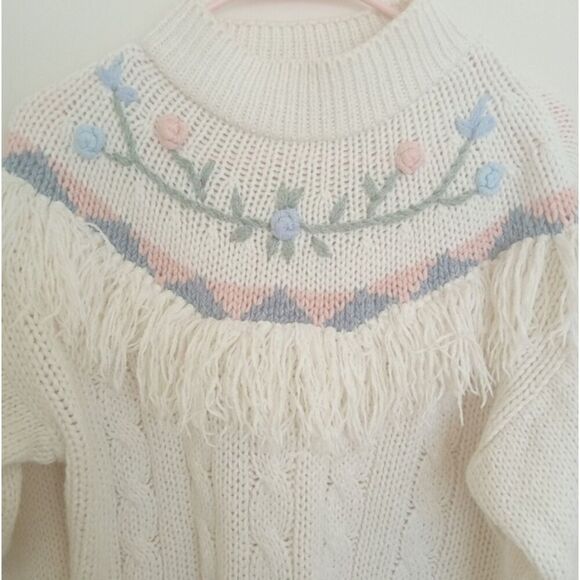 American Weekend Knit Fringe Floral Sweater White Size Medium - Picture 3 of 7